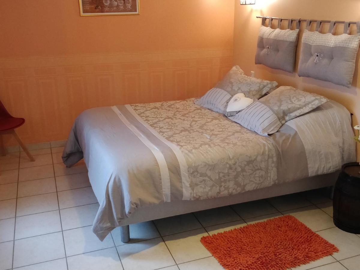 Hotel Le Logis Du Livier Saint-Georges-sur-Layon Esterno foto