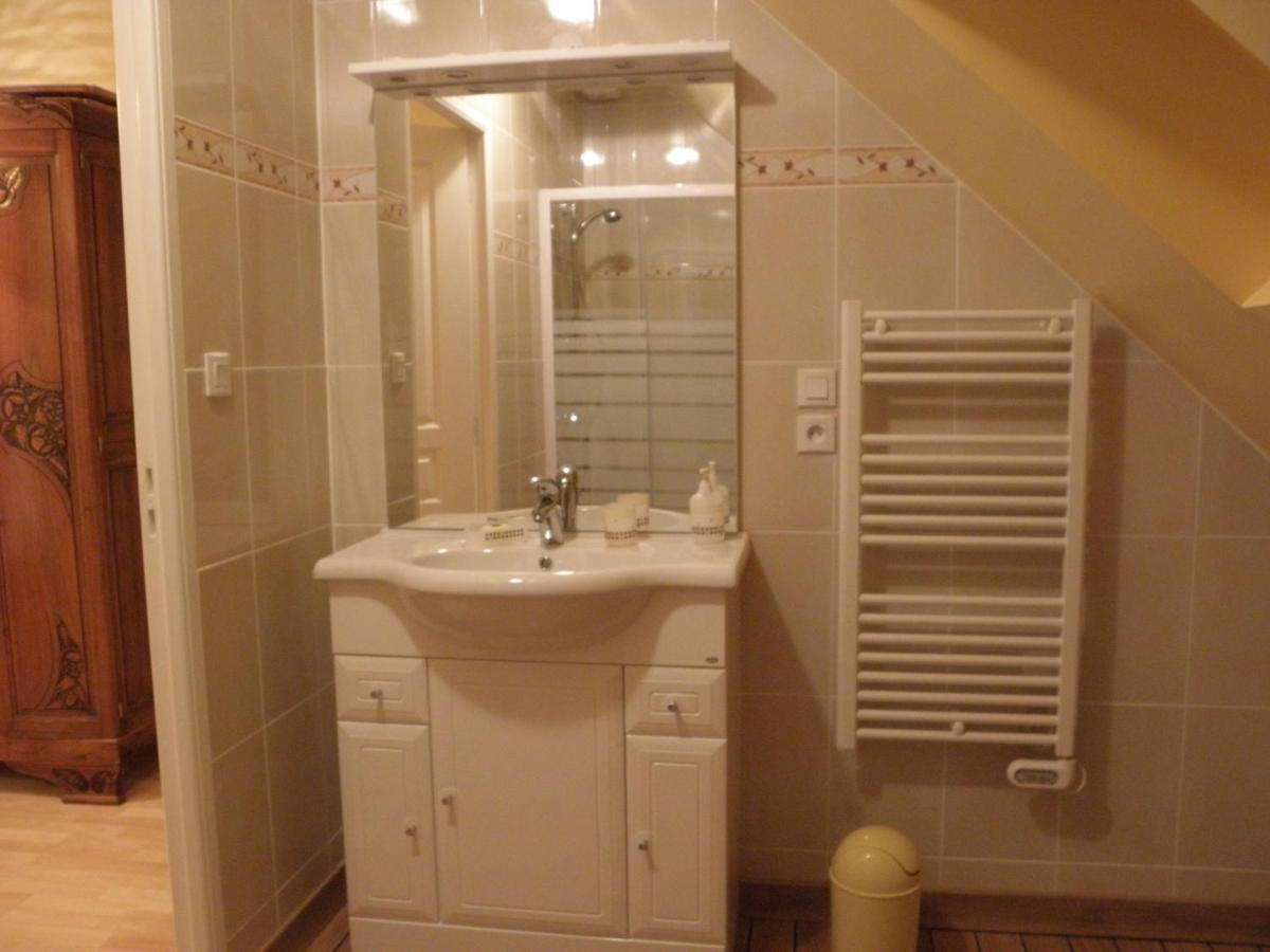 Hotel Le Logis Du Livier Saint-Georges-sur-Layon Esterno foto