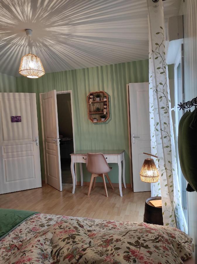 Hotel Le Logis Du Livier Saint-Georges-sur-Layon Camera foto