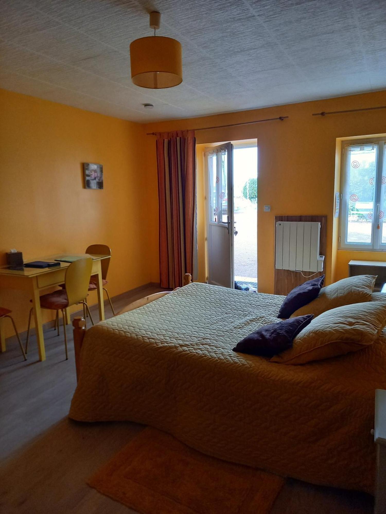 Hotel Le Logis Du Livier Saint-Georges-sur-Layon Camera foto