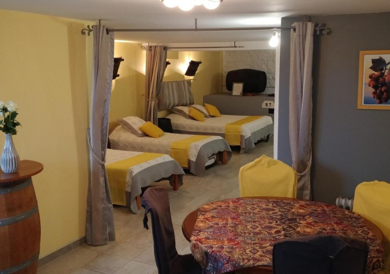 Hotel Le Logis Du Livier Saint-Georges-sur-Layon Camera foto