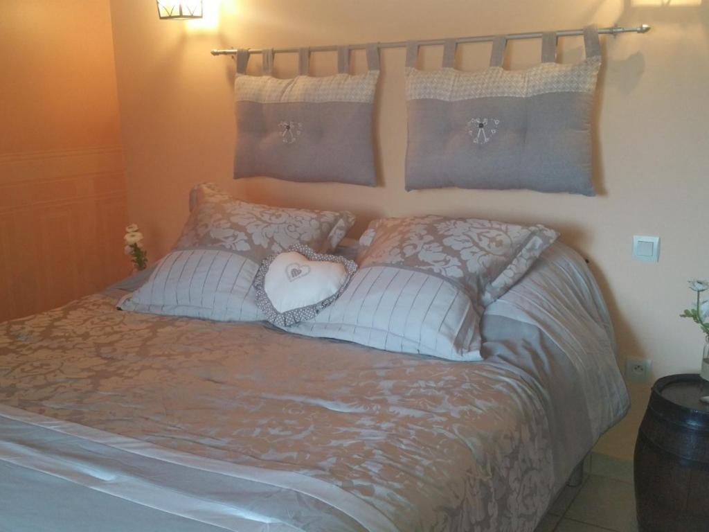 Hotel Le Logis Du Livier Saint-Georges-sur-Layon Esterno foto